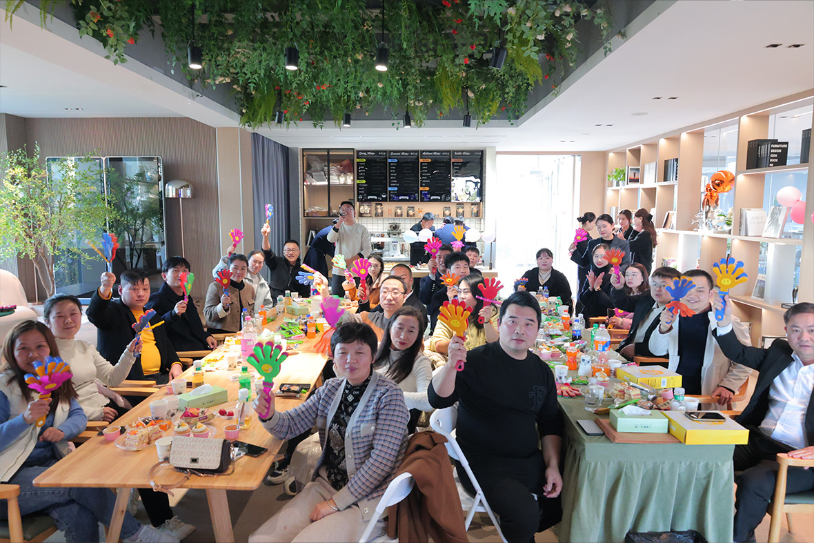 員(yuán)工(gōng)生(shēng)日(rì)會(huì)暨冬季音(yīn)樂(yuè)會(huì)